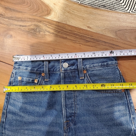 Rare LEVI's Classic Blue Ribcage V Yoke Frayed Skirt - Picture 16 of 16